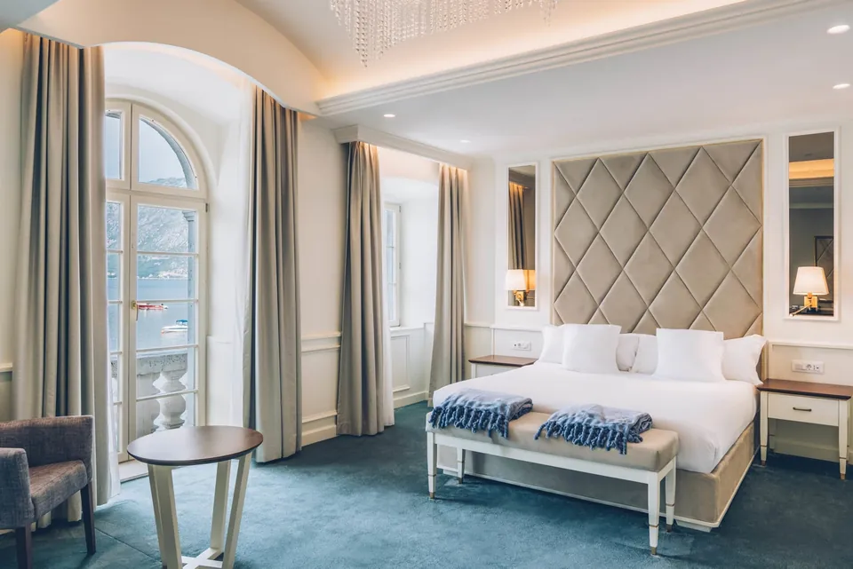 Royal Suite bedroom with bay window and furnishings